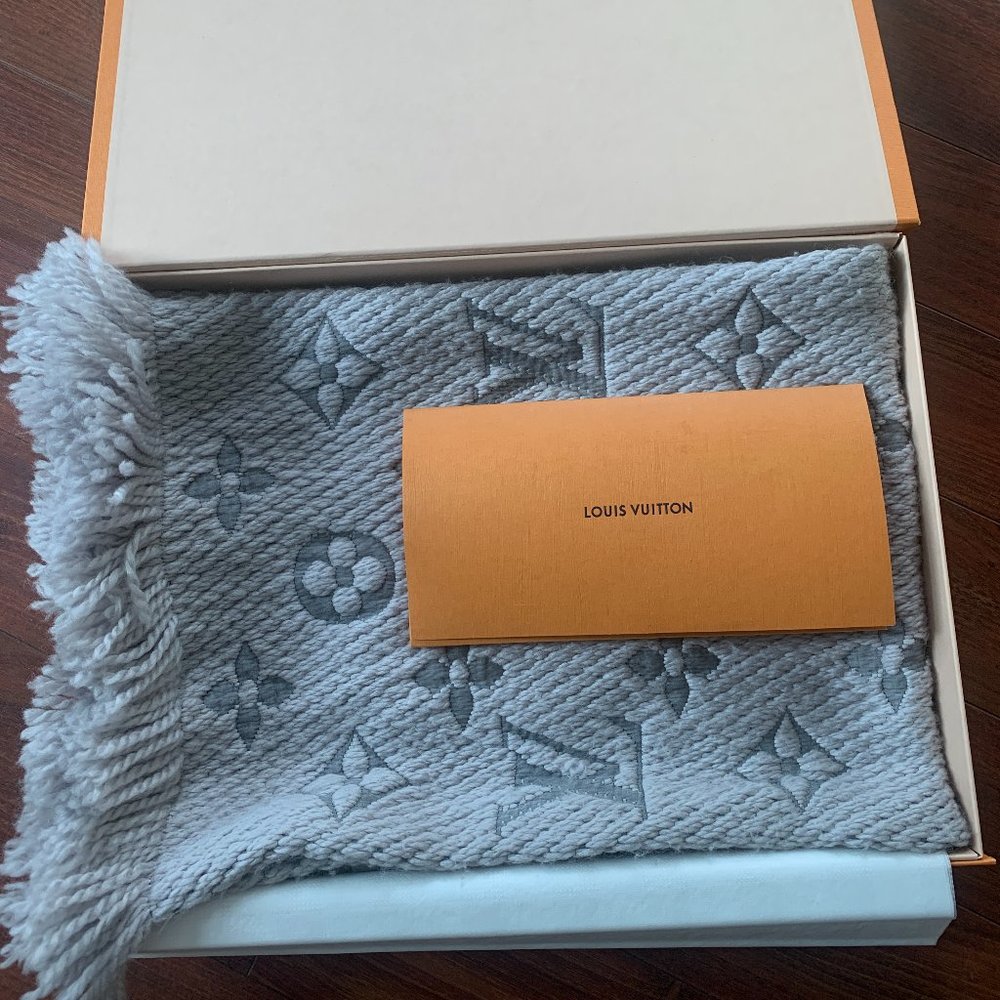 AUTH Louis Vuitton Logomania Gray Wool/Silk Scarf